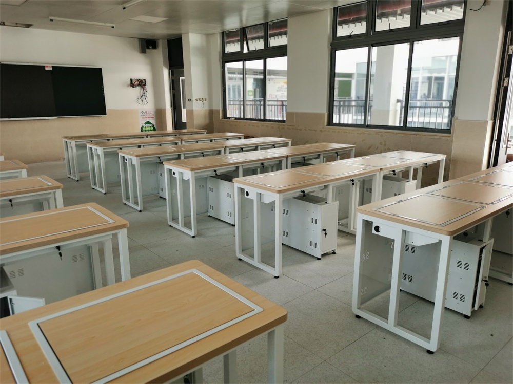 深圳龍崗區麓城外國語小學翻轉桌多媒體教室